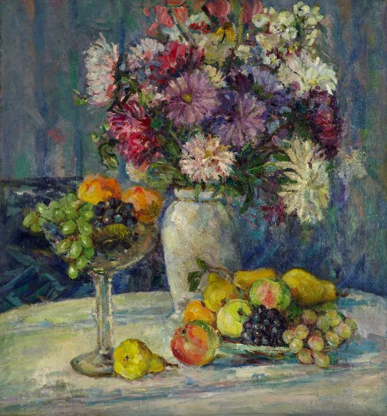 Натюрморт с цветами и фруктами.